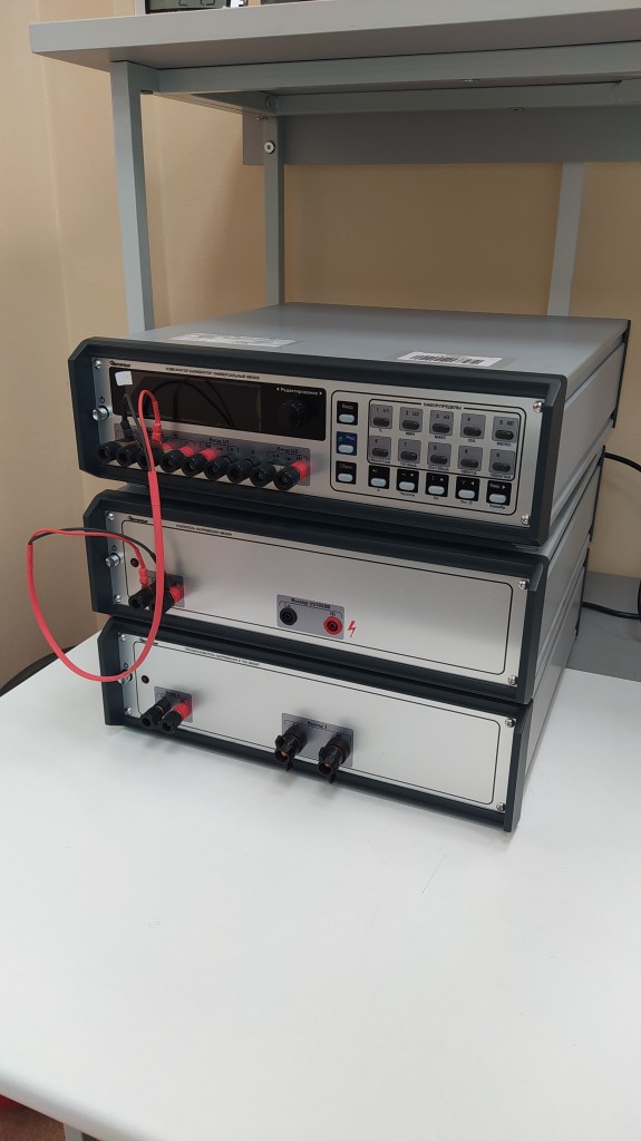 Компаратор-калибратор универсальный КМ300КНТ