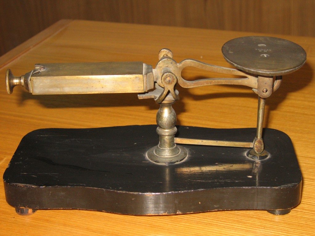 Весы для взвешивания корреспонденции