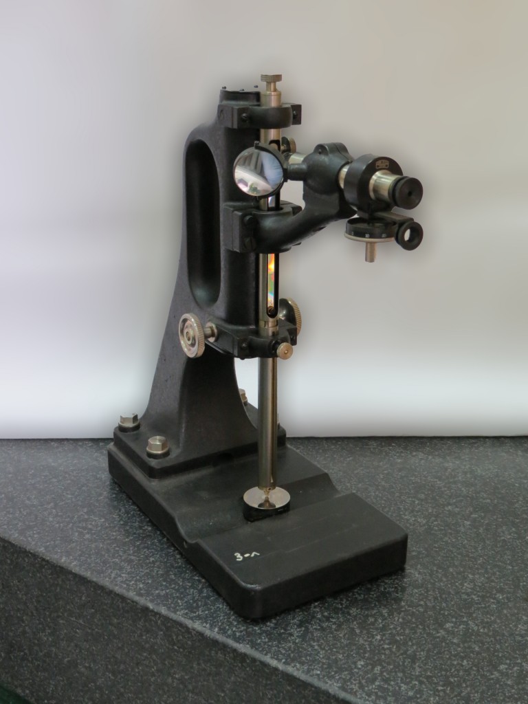 Контактный микрометр Аббе