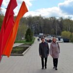 Возложение венков у мемориала «Скорбящая» на Егошихинском кладбище города Перми